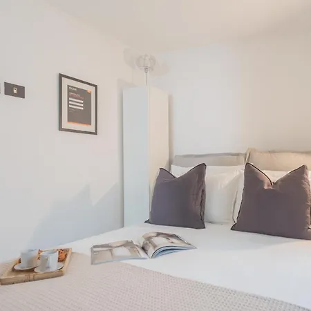 Pretty In Old Town By Rent Carate Urio