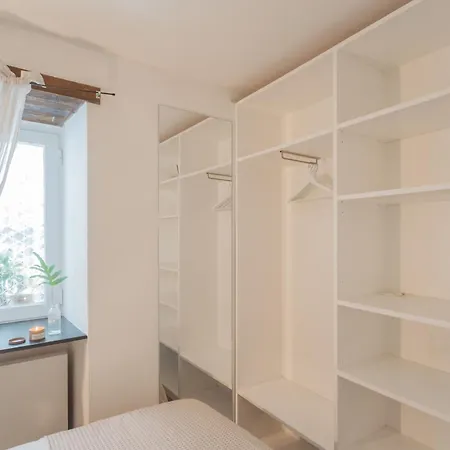 Pretty In Old Town By Rent Carate Urio