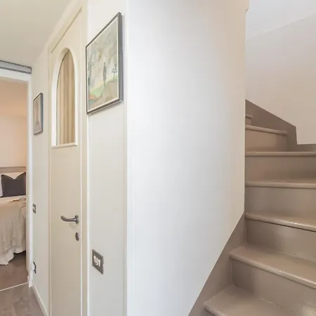 Pretty In Old Town By Rent * Carate Urio