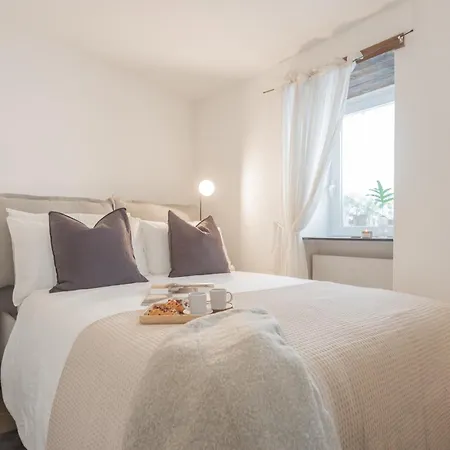 Pretty In Old Town By Rent * Carate Urio