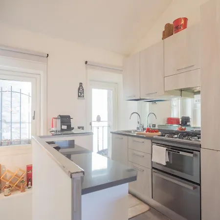 Pretty In Old Town By Rent Carate Urio