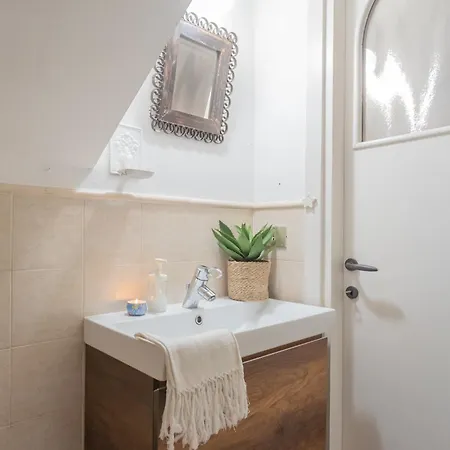 Pretty In Old Town By Rent * Carate Urio