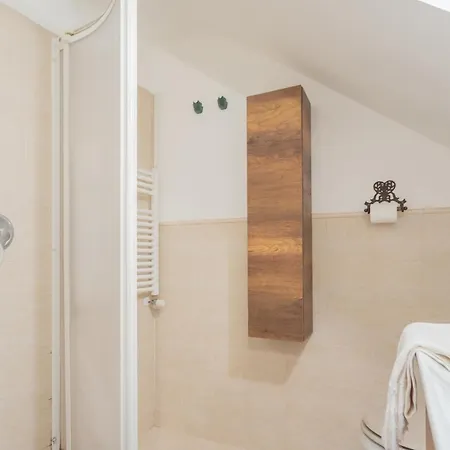 Апартаменты Pretty In Old Town By Rent Carate Urio