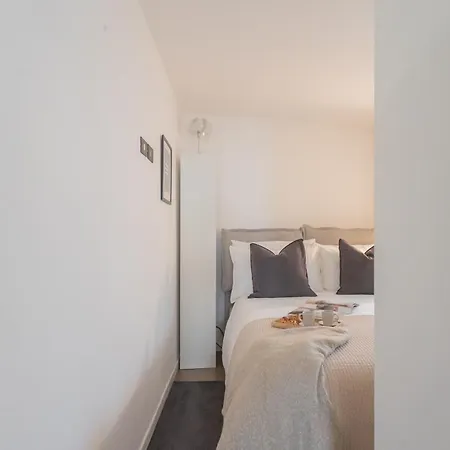 Appartement Pretty In Old Town By Rent Carate Urio