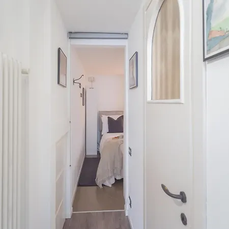 Pretty In Old Town By Rent Carate Urio