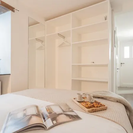 Pretty In Old Town By Rent