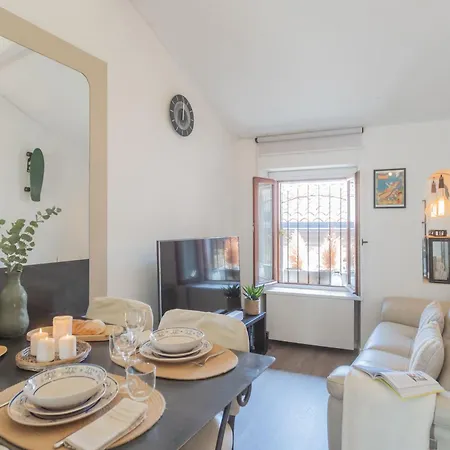 Pretty In Old Town By Rent Carate Urio