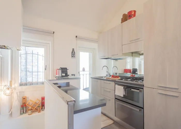 Pretty In Old Town By Rent Carate Urio