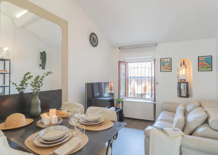 Pretty In Old Town By Rent Carate Urio