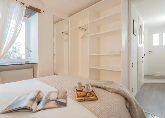 Daire Pretty In Old Town By Rent Carate Urio