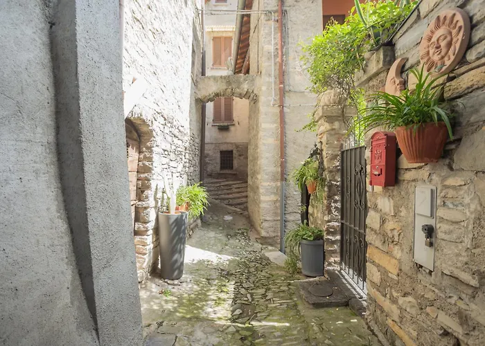 Pretty In Old Town By Rent Apartmán Carate Urio