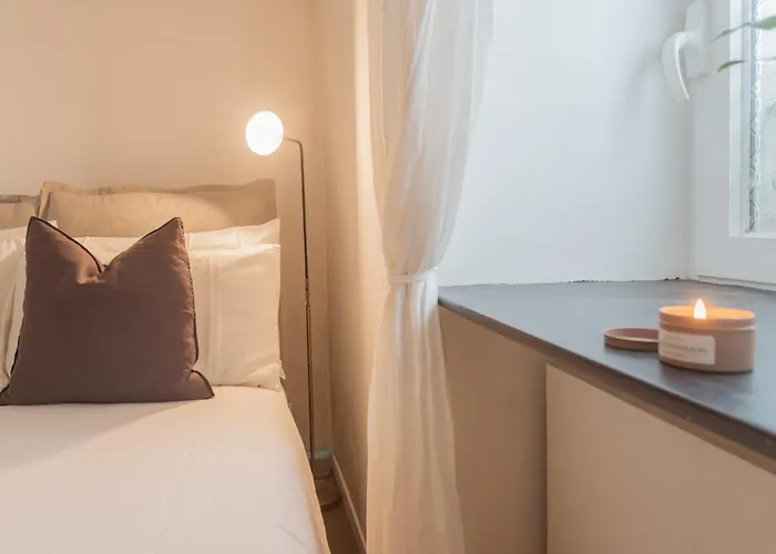 Pretty In Old Town By Rent Carate Urio