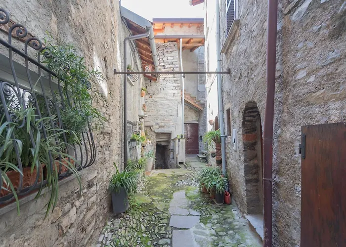 Pretty In Old Town By Rent * Carate Urio